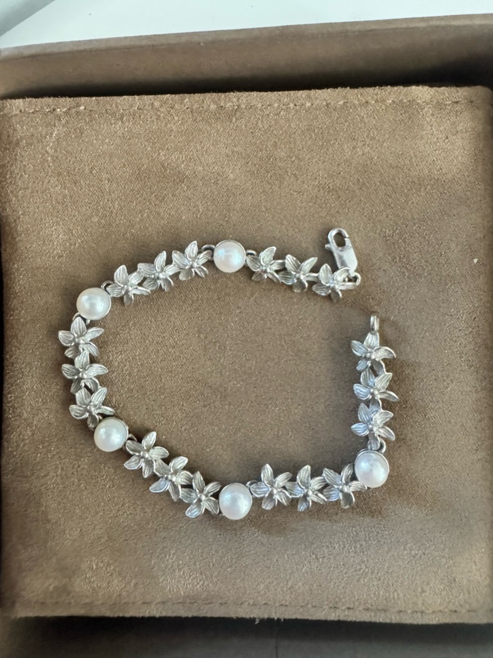 Na Hoku Solid 14K white gold and pearl bracelet. 7 inches
